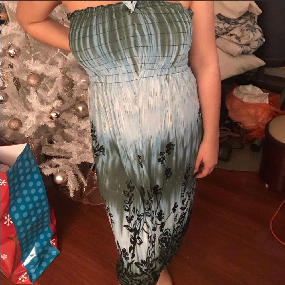 Halter Dress - Picture 2 of 6